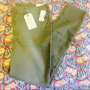 Olive green leggings by Maurice ✳️